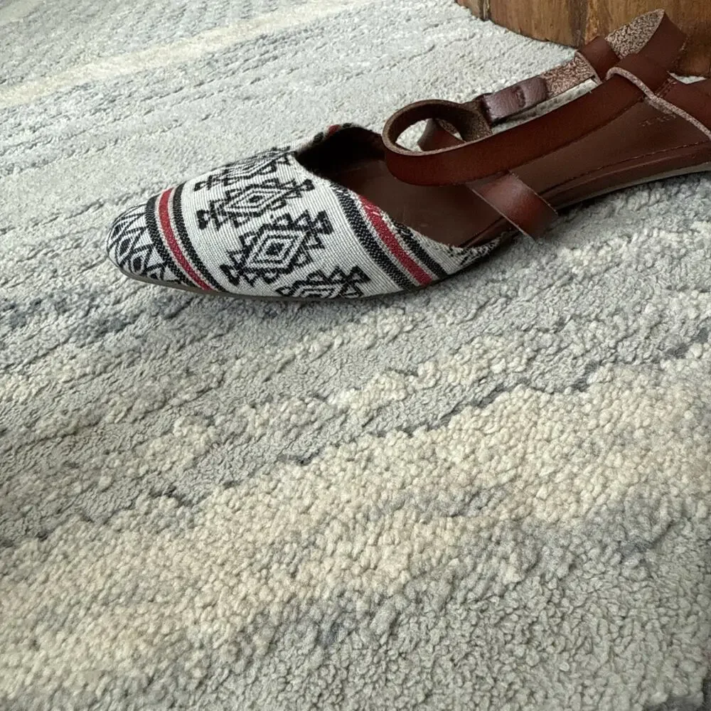 American Eagle Outfitters Fabric Aztec Ballet Flats Sandals Pointed Toe 8.5